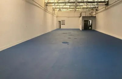 Galpão com Vão Livre e 2 Andares à Venda ou Locação em Pinheiros - 450 m²