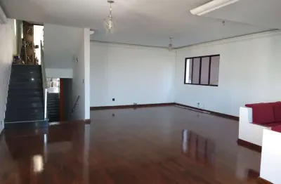 Sobrado de Alto Padrão com Piscina e 6 Vagas - Jardim São Bento