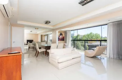 Apartamento com 3 quartos para alugar na Avenida Túlio de Rose, 260, Jardim Europa, Porto Alegre por R$ 8.790