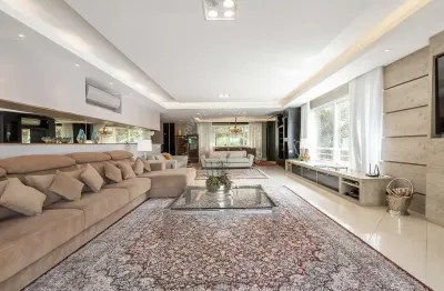 Apartamento com 3 quartos para alugar na Alameda Emílio de Menezes, 140, Três Figueiras, Porto Alegre por R$ 35.000