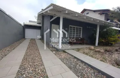 Casa à venda com 1 suíte +2 dormitórios, praia dos amores, balneário camboriú, sc