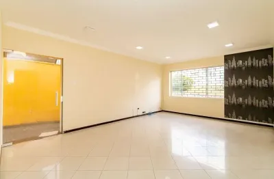 Casa com 2 quartos à venda na Rua Padre Agostinho, 102, São Francisco, Curitiba por R$ 1.200.000