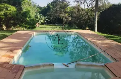 Refúgio dos sonhos: chácara com piscina, churrasqueira, jardim e campo de futebol em 3.800m²