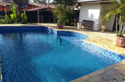 Chácara à venda com charmoso chalé para visitas - conforto e tranquilidade!