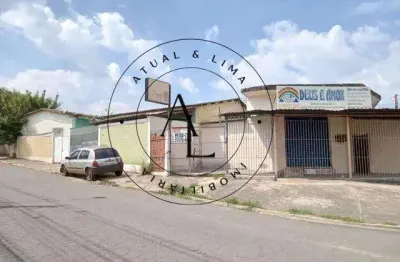 Casa de esquina com ponto comercial: conforto e oportunidade de negócio!