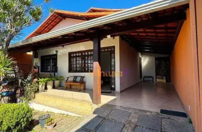 Casa com varanda e quintal — financia — ótima localização