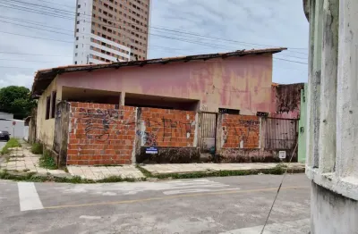 Casa na rua moisés ferreira centro , próximo a av. dom manuel.