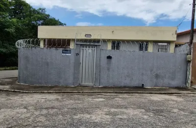 Casa plana, papicu, 11x21 , varanda,3 quartos, banheiro social.