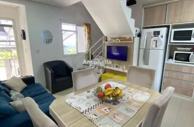 Sobrado com entrada individual à venda no bairro Desvio Rizzo