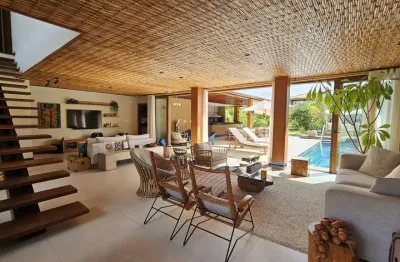 Casa luxuosa, fino acabamento, 5 suítes, 544m², varanda, ventilação natural, climatizada, projeto arquitetônico, piscina privativa. agende sua visita!