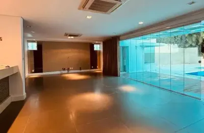 Mansão alphaville 1, nascente, finamente decorada, 4 suítes, piscina privativa, climatizado, sauna, área verde, alto luxo! agende sua visita!