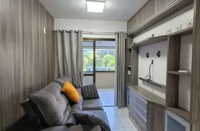 Oportunidade! studio mobiliado, alphaville, 47m², varanda gourmet, cozinha, climatizado, nascente total, vista verde, 1 vaga por apenas: r$445.000,00!