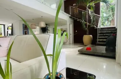 Alphaville i 850m², suíte master com closet, hidro, climatizada, 4 suítes, piscina privativa, fino acabamento, finamente decorado. agende sua visita!