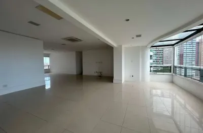 Mansão lev smarcevscki 235m², 3 suítes, hidromassagem, suíte master com closet, climatizado, varandas, sala ampla, fino acabamento. agende sua visita!