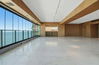 Riviera Ipiranga 300m², fino acabamento, 4 suítes, master com closet, climatizado, varanda integrada, sala ampla, adega, 4 vagas. Agende sua visita!