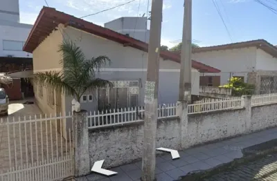 Oportunidade Estratégica: Terreno no Coração de Palhoça – Viabilidade para 6 Pavimentos