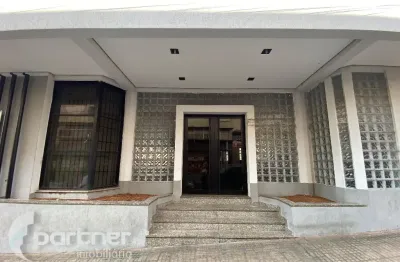 Casa comercial no centro da cidade perfeita para escritórios grandes