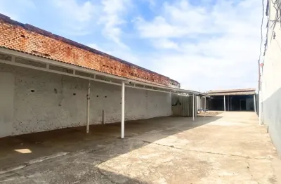 Estacionamento enorme para locação no centro da cidade