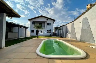 Um refúgio na cidade - casa incrível no bairro quintas das avenidas