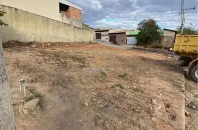 Terreno à venda na Rua Santa Rita de Cássia, Nova Fortaleza, Divinópolis