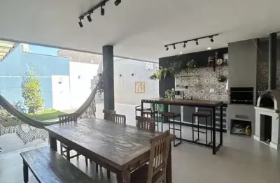 Casa com 3 quartos à venda na Rua Oito de Março, 81, Santa Marta, Divinópolis
