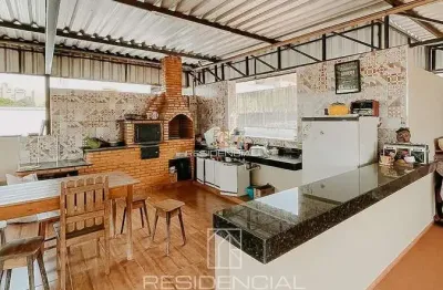 Casa com 3 quartos à venda na Rua Diógenes Duque Duarte, 190, Chanadour, Divinópolis