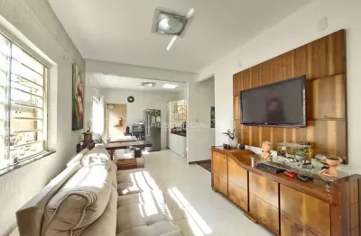 Casa com 3 quartos à venda na Rua Francisco Sales, 91, Belvedere, Divinópolis