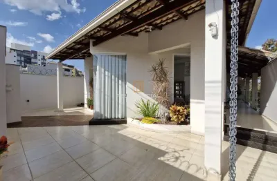 Casa com 4 quartos à venda na Rua Anderson Arantes Pereira, 100, Manoel Valinhas, Divinópolis
