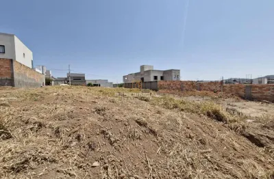 Terreno à venda na Rua Sebastião Enes Ferreira, SN, Residencial Altaville, Divinópolis