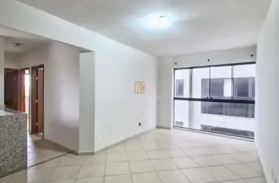 Apto a venda no centro 02 quartos, 01 suite, sala ampla, cozinha, 01 vaga e elev