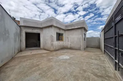 Casa a venda b santa marta 03 quartos 01 suite, sala, cozinha, 02 vagas, quintal