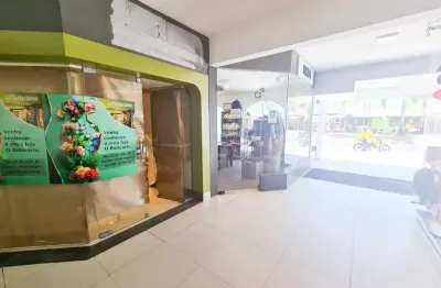 Loja em shopping no coração do centro comercial de porto seguro