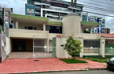 Casa ampla no bacacheri — 745 m² construídos - terreno de 850 m² - a 200 m do laboratório unimed