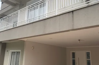 Casa com 4 quartos para alugar na Rua Cônego Braga, Centro, Guarapuava