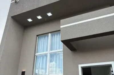 Apresentamos esta excelente casa disponível para locação ou venda no bairru das cerejeiras!