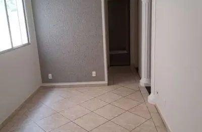 Oportunidade de morar no cond. Carla prox. Enxuto supermercados, andar terreo, 3 dor 1 suite, armários embutidos, vaga de garagem.