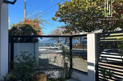 Casa com 3 quartos à venda na Rua Vinte e Três de Março, 30, Itaguaçu, Florianópolis por R$ 2.499.600