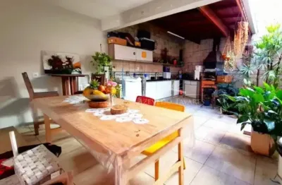 Casa com 3 quartos à venda na Rua São Pedro, 13, Jardim Vitória, Macaé