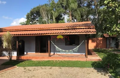 12597 - Casa Averbada, 3 dormitórios ( sendo 1 suíte ) no bairro João Costa