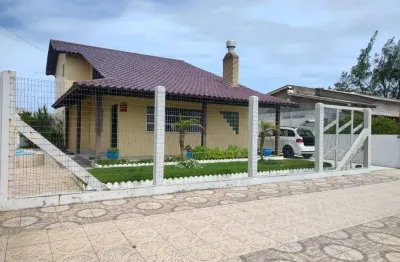 Casa para Venda em Cidreira, centro, 3 dormitórios, 1 suíte, 4 banheiros, 3 vagas