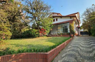 Charmosa residência com originalidade única à venda em um bairro planejado com suas belas praças! ????