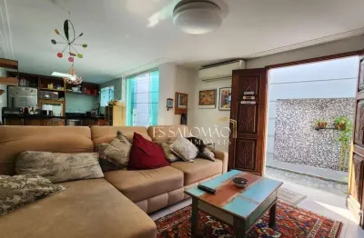 Casa mobiliada à venda com acabamento sofisticado e localização estratégica!