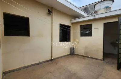 Casa térrea reformada na vila romana – preço imperdível!