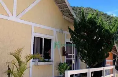 Descubra o seu novo lar dos sonhos! casa à venda em condomínio exclusivo com piscina, sauna e churrasqueira. esta espetacular residência de 99m² ofere