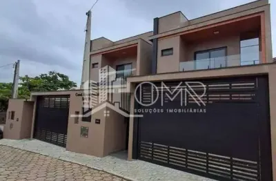 Sobrado localizado no centro e próximo à praia de barra velha