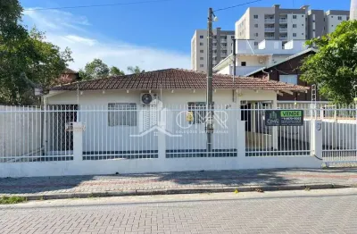 Casa com 5 dormitórios apenas 500m da Praia em Balneário Piçarras/SC
