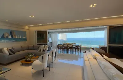 Beleza, sofisticação, bom gosto e praticidade resumem esse lindo apartamento, de 200 m2.localização privilegiada:  vista mar e próximo aos mais diversos pontos de utilidades comerciais.