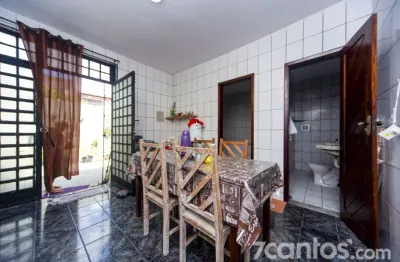 Casa com 2 quartos para alugar na Rua Paraná, 1163, Democrito Rocha, Fortaleza