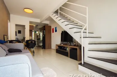 Casa em condomínio fechado com 3 quartos para alugar na Rua Lourdes Vidal Alves, 999, Lagoa Redonda, Fortaleza