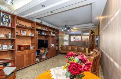 Sobrado para venda com 3 quartos, sendo 3 suítes, 325m²
